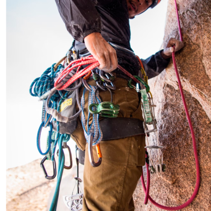 Artículos para alpinismo: mosqueton, líneas de vida, asensor.